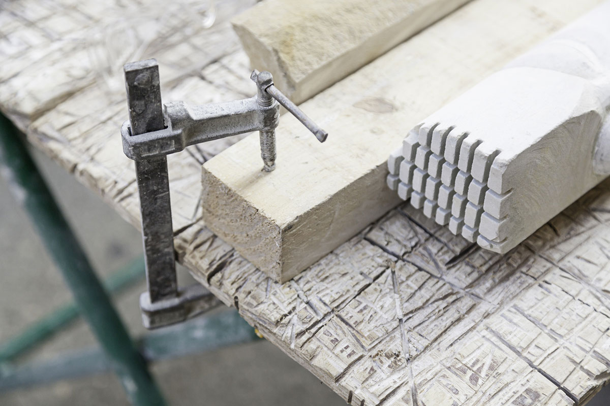 Werkbank mit Steinmetz Werkzeug