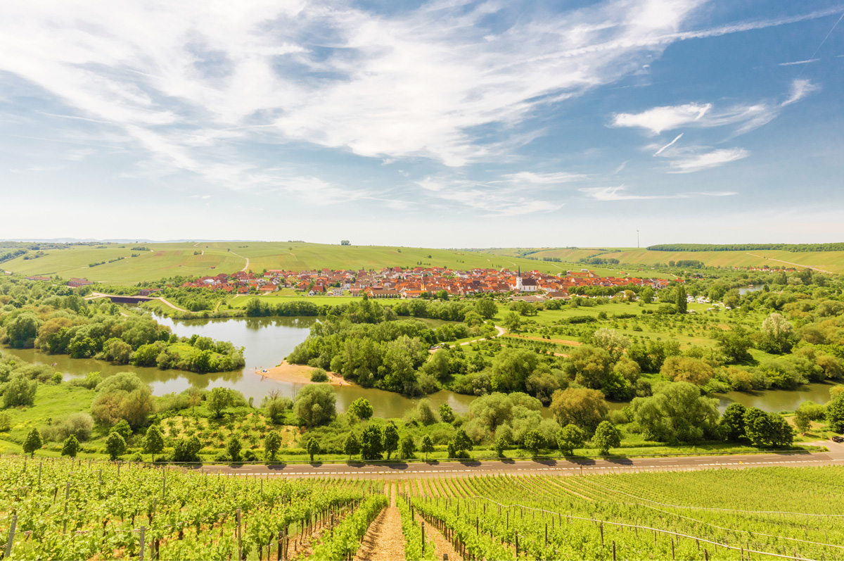 Werkbank mit Steinmetz Werkzeug